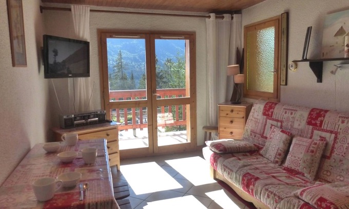 Meribel Apartment | Apartment for 4 with balcony, near slopes and shops in Méribel