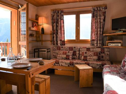 Meribel Apartment | Appartement cosy 2P à Méribel, 5 pers, proche pistes et commerces, parking inclus - FR-1-180-92