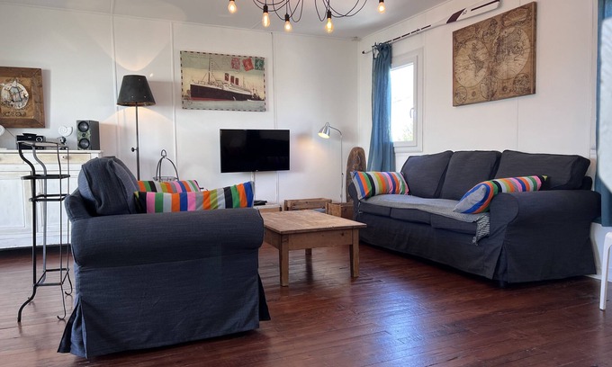 Gruissan Plage Ski Chalet | Authentic and cosy chalet in Gruissan Plage with the Mediterranean 300 m away