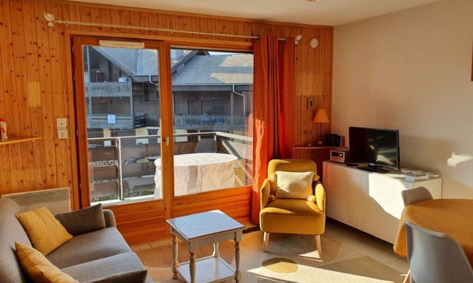 Samoens Apartment | Charming 2BR Apartment with Balcony, WiFi & Garage in Central Samoëns, Sleeps 4
