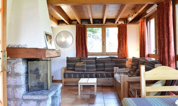 Meribel Ski Chalet | Charming 5-Room Chalet for 8/10 in Méribel – Close to Ski Lifts & Amenities, Pet Friendly