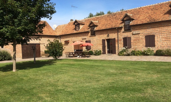 La Ferte-Saint-Aubin Cottage | Charming gîte on a farm surrounded by nature. Shared pool in summer