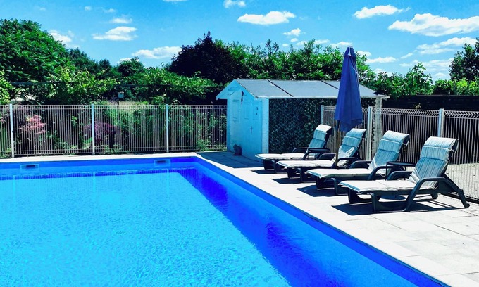 Saint-Simon-de-Bordes House | Chez Desire (EI) our Peaceful, cosy 2 bedroom gite, with private heated pool!