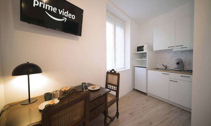Mulhouse Apartment | Cosy, comfortable studio close to town center and transport (4)