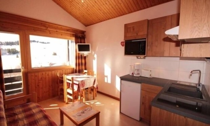 Les Saisies Apartment | Cozy 2-room cabin apartment - South balcony, parking, ski-in ski-out