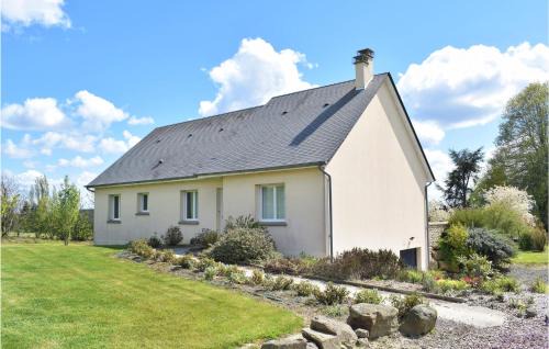 Montchamp House | Cozy Home In Montchamp With Kitchen