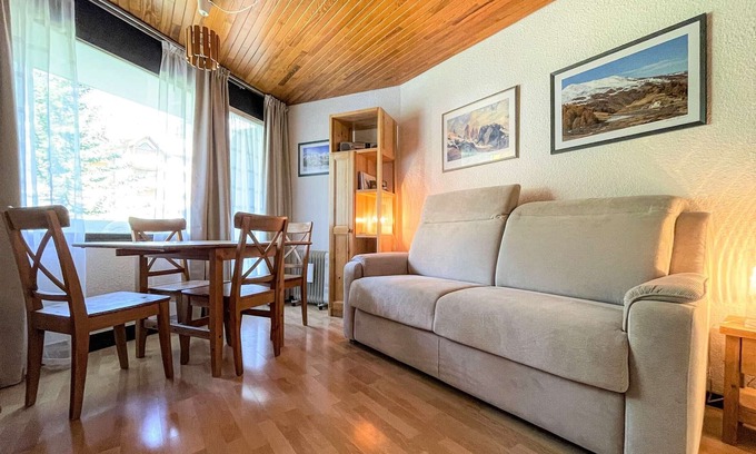 Les Claux Apartment | Cozy studio, 200m from slopes and shops, with parking in Vars