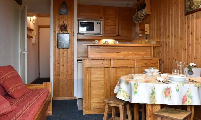 Meribel Apartment | Cozy Studio for 4 Near Slopes and Shops in Méribel