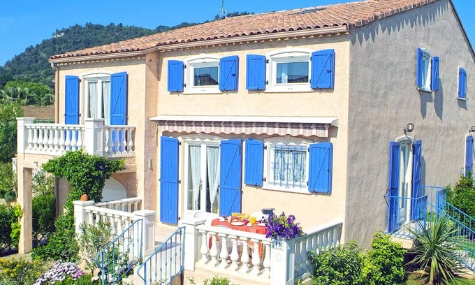 Vidauban Villa | Domaine Le Clos des Oliviers - Standard 5-Room Air-Conditioned Villa for 8 People