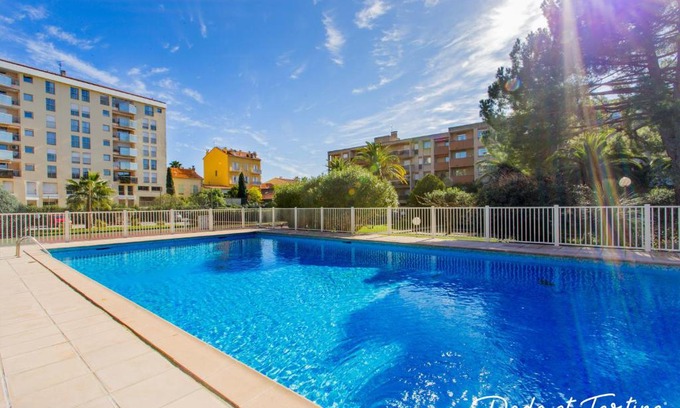 Hyeres Apartment | Fabulous 1 bedroom with pool, tennis and terrace - Dodo et Tartine