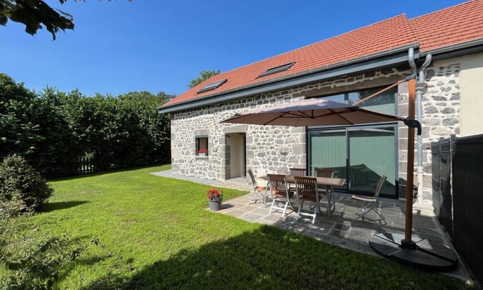Charbonnieres-les-Varennes House | 115 m² Gîte ∙ 3 bedrooms ∙ 6 guests