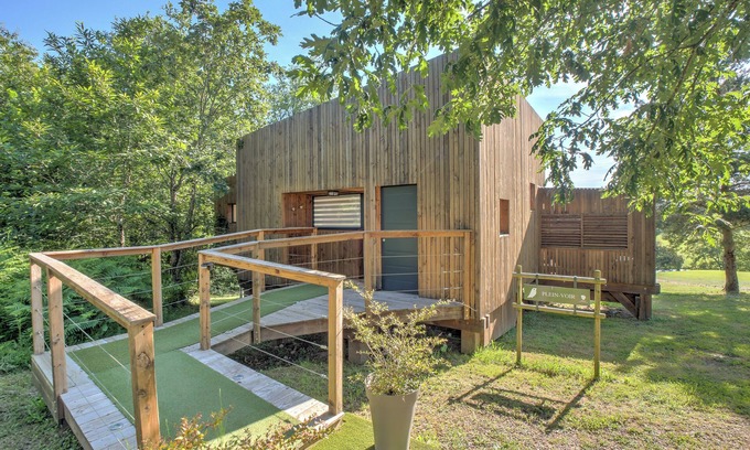 Saint-Felix-de-Reillac-et-Mortemart House | Lodge Grand Air – Private Jacuzzi, Golf View & Premium Nature Retreat