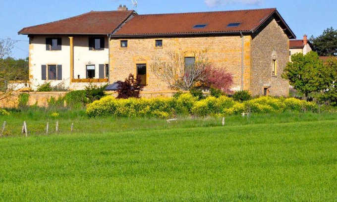 Saint-Germain-Nuelles Bed & Breakfast | 95 m² Bed and breakfast ∙ 6 guests