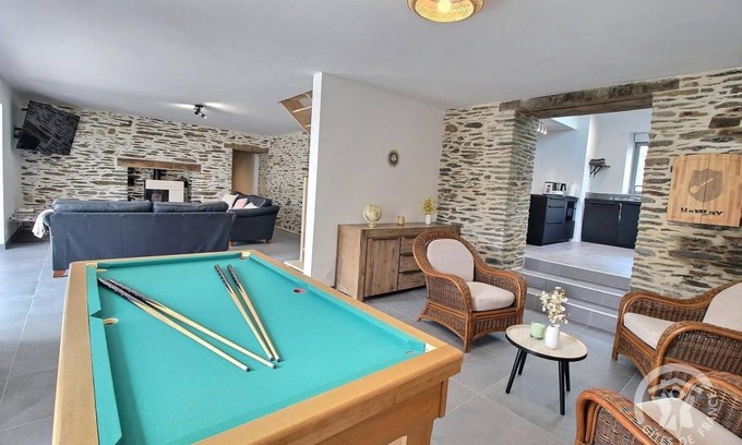 Saint-Gilles-du-Vieux-Marche House | 200 m² Gîte ∙ 6 bedrooms ∙ 13 guests