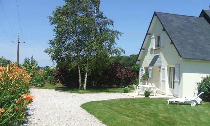 Le Tilleul House | Gite Les Lys Le Tilleul 2 mn ETRETAT; In a green and quiet setting,