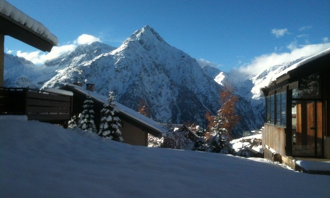 Les Deux Alpes Apartment | Ground level for 4 pers, superb setting 164 yards from the ski runs et the shops