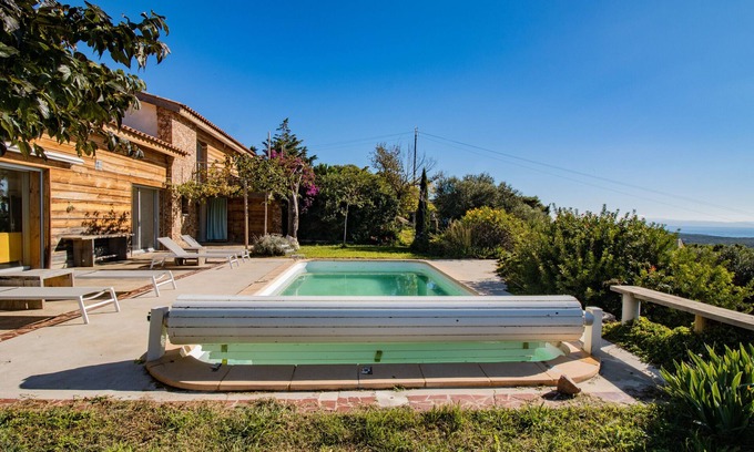 Monacia-d'Aullene House | Holiday Home 'Maison Aux Vents' with Sea View, Wi-Fi and Air Conditioning