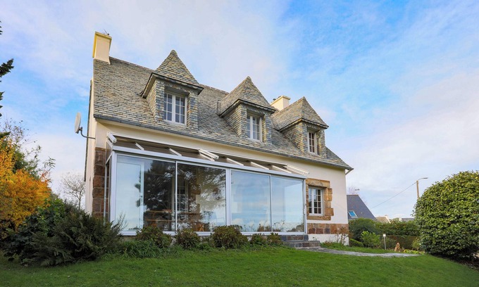 Locquirec House | Holiday Home 'Les Camelias' with Sea View, Private Terrace and Balcony
