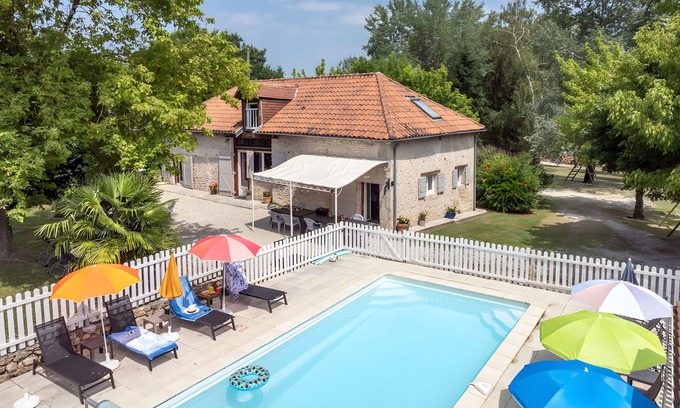 Limeyrat House | La Jandrine – Charming House with Private Heated Pool and Large Enclosed Garden