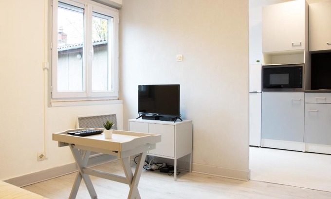Poitiers Apartment | La Petite Chaume studio lumineux