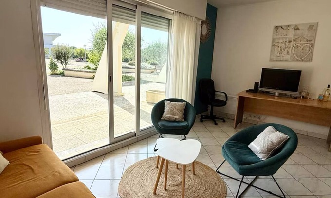 La Rochelle Apartment | Large 35sqm studio with sea view terrace in La Rochelle