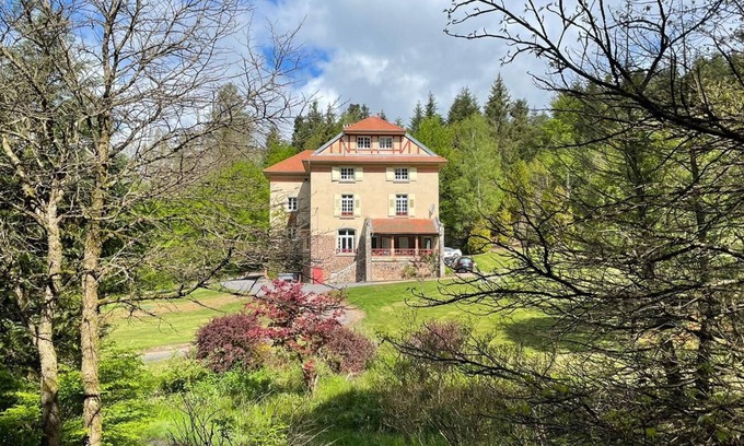 Angomont House | Large house of 650m2 in lush greenery surrounded by forests and lakes
