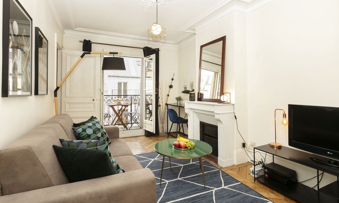 Saint-Victor Apartment | Lovely 1BR with Balcony Steps from the Seine and Notre Dame