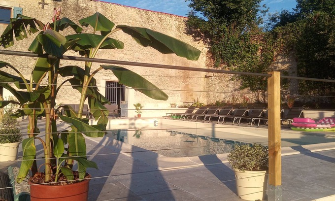 Saint-Romain House | Luxury 7 bedroom house, private swimming pool, short walk to centre of Aubeterre