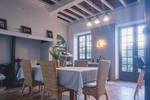 Monein Villa | Maison la forge rénovée 8 pers au centre avec extérieur