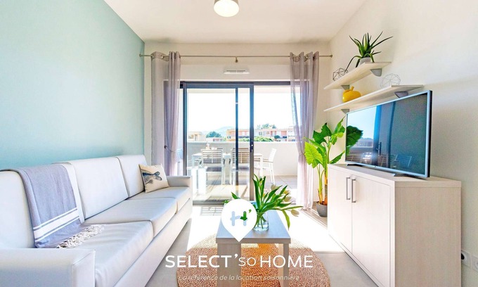 La Faviere Apartment | Modern Flat with Pool and Parking at la Favière