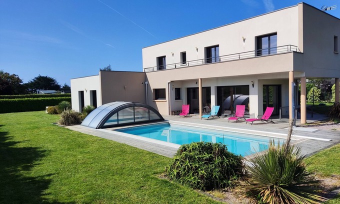 Sables-d'Or-les-Pins House | Modern villa in Les Sables d'Or with heated pool