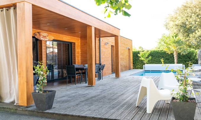 La Teste-de-Buch House | Modern wooden villa with heated pool