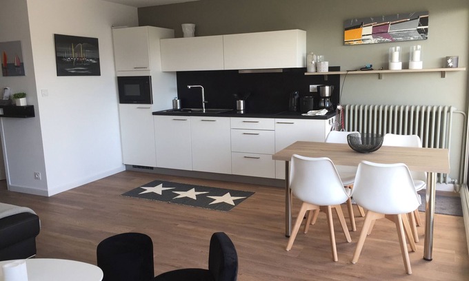 Quiberon Apartment | Nice sea view, south facing, Wifi, Parking, 50 m from beach & Thalasso