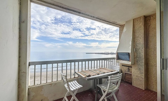 Palavas-les-Flots Apartment | Palavas bright F2, near beach and shops, TV and wifi included