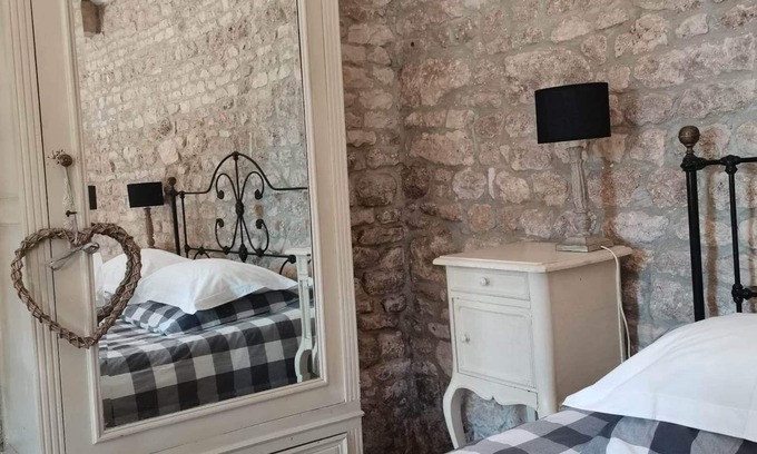 Landrais House | Pigeonnier - Traditional Farmhouse near La Rochelle. beaches 20 mins and a pool.