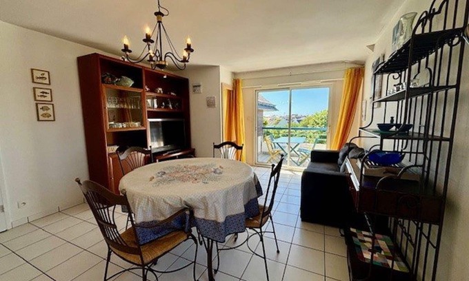 Quiberon Apartment | Quiberon Center 3-Room Apartment, 48m², 20m from Beach, Pet Friendly, Parking, Loggia