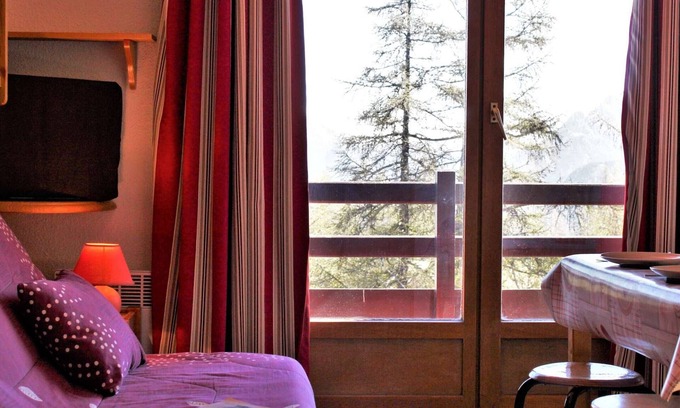 Risoul Apartment | Quiet studio cabin, ski-in/out, sleeps 4 - Risoul 1850