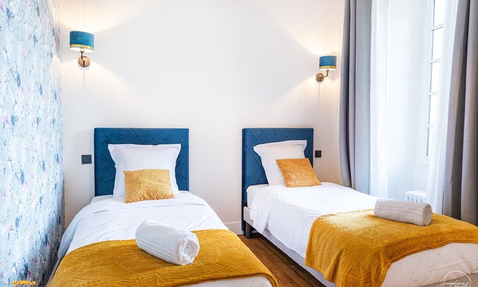 Hermival-les-Vaux Bed & Breakfast | Richard's suite at Château d'Hermival