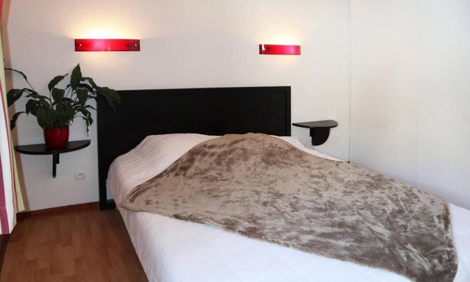 Les Orres Apartment | Ski-in/ski-out & foot of the slopes, 2nd floor, view swimming pool, fitness, swimming pool, sauna