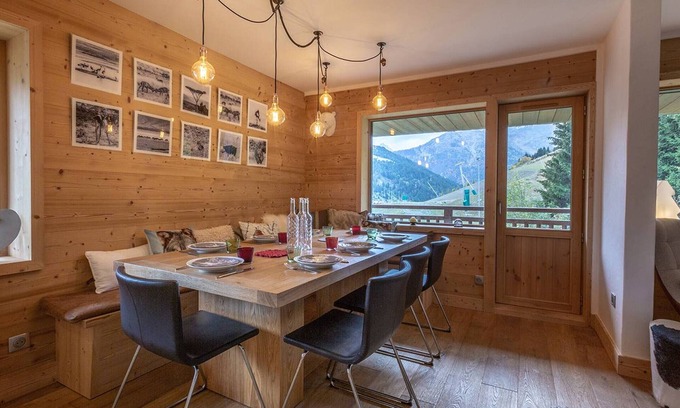 Meribel-Mottaret Apartment | Spacious apartment in Meribel, ski-in/out, parking included