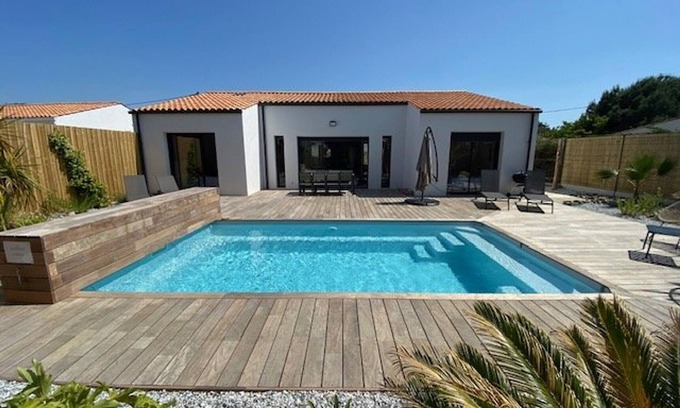 Saint-Denis-d'Oleron House | Stunning Beach House in Saint-Denis-d'Oléron - Private Pool, Sleeps 10, 250m from Beach