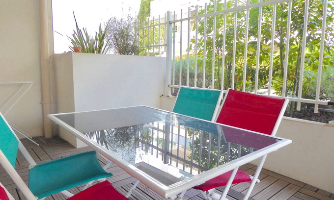 La Ciotat Apartment | T3 SEA FRONT, AIR CONDITIONING, TERRACE, DOUBLE GARAGE.