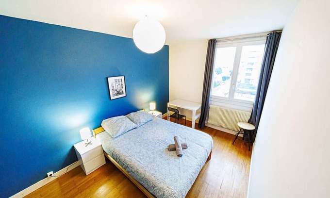 Les Poulettes Apartment | The Billon-Spacious 8 people balcony-Metro Gratte Ciel