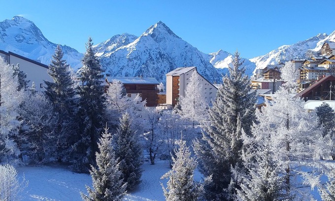 Les Deux Alpes Apartment | Two Bedroom Apartment 50 Metres from the Slopes with Stunning Alpine Views