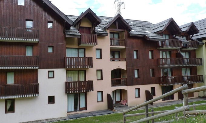 La Salle-les-Alpes Apartment | Very nice duplex; 3 *; in a luxury residence; facing south, at the foot of the slopes