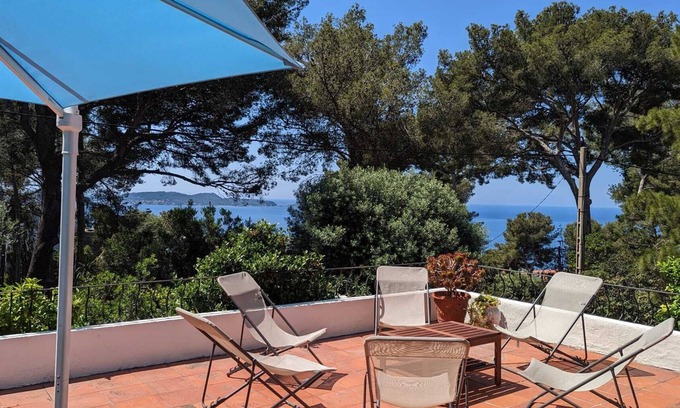 Hyeres Villa | Villa Mont des Oiseaux/3 bedrooms/sea view/first beach 1.5km/terrace and garden