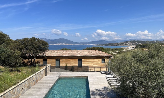 Pietrosella Villa | Villas Agosta - Camelia - sea view 50 meters from the beach (PMR standard)