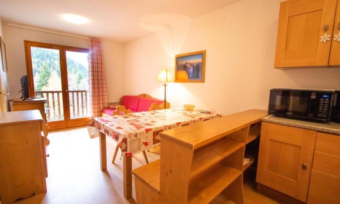 Valfrejus Apartment | Wifi, 200m from ski slopes, 1st floor, view mountain, balcony, tv, ski locker, 36m², Valfréjus