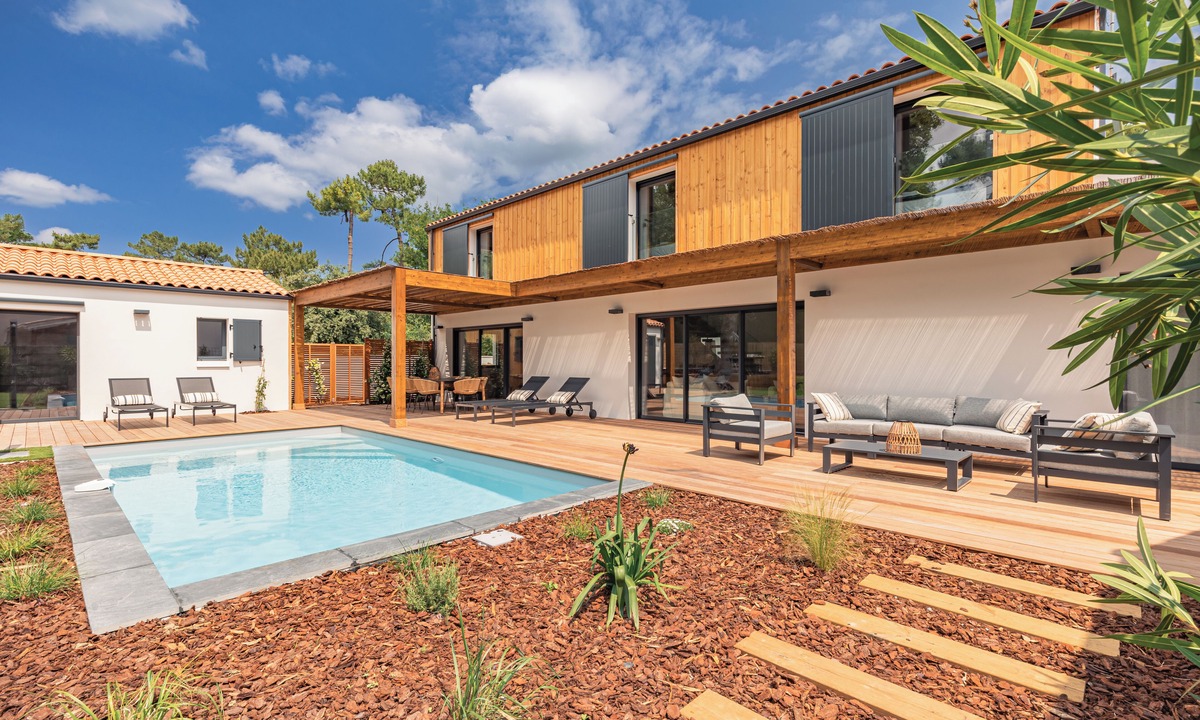 Le Grand-Village-Plage House | New air-conditioned archecte villa, heated pool near beach and shops