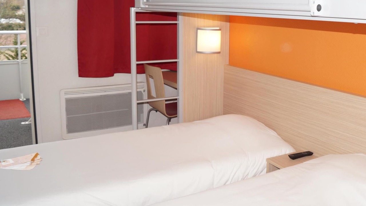 Photo of Bedroom in Saint-Lambert-des-Levees